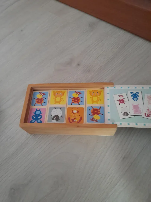 Domino de madera con animales