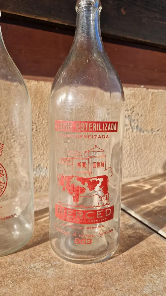 2 Bottiglie di Latte Antiche in Vetro