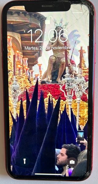 iPhone XR Rosso (schermo rotto agli angoli)