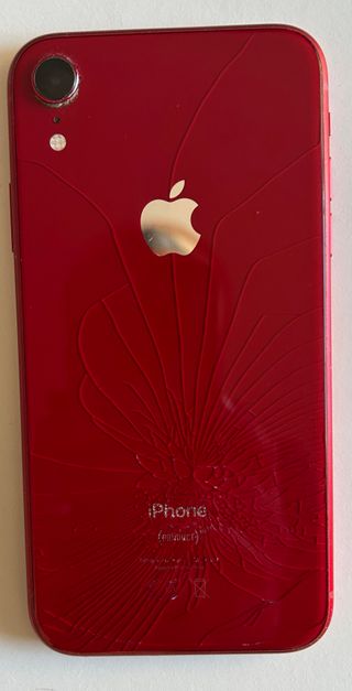 iPhone XR Rosso (schermo rotto agli angoli)