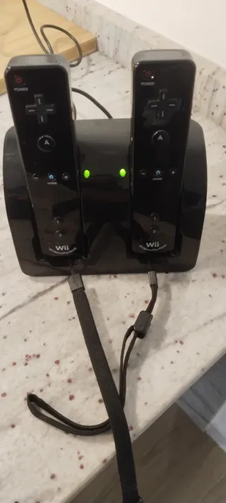 Mandos Wii con Volantes y Base de Carga