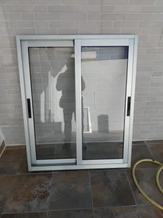 Ventana corredera aluminio plata