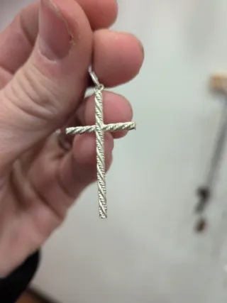 Colgante Cruz Retorcida Plata