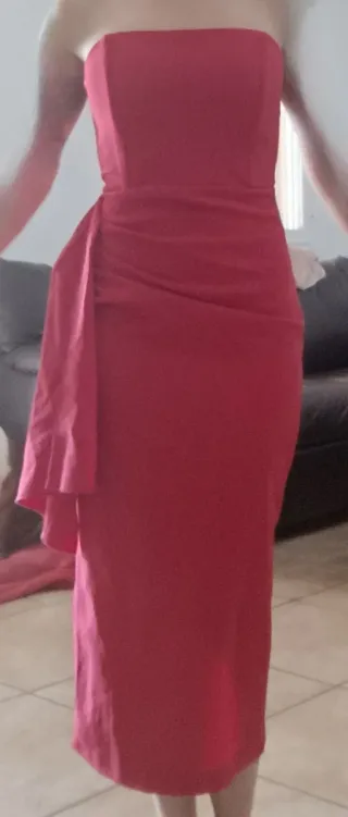 Vestido rojo elegante sin tirantes