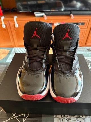Jordan Stay Loyal 3 Talla 44 Negro Rojo gris