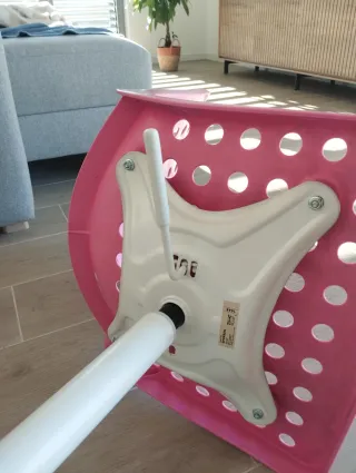 Silla de escritorio rosa con ruedas