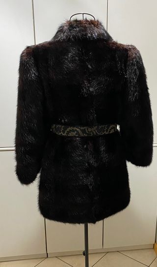 Cappottino in pelliccia marrone scuro