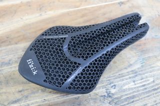 Sillin Fi'zi:k Adaptive Preto 3D como nuevo carbon