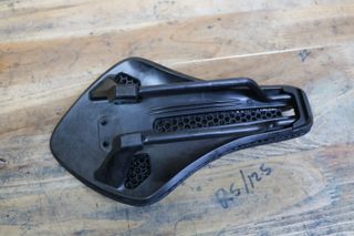 Sillin Fi'zi:k Adaptive Preto 3D como nuevo carbon