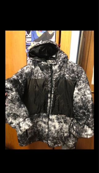 Cazadora acolchada oversize estampado mármol