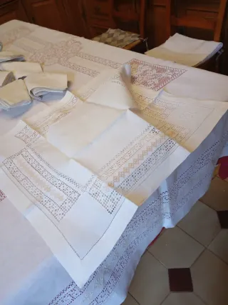 Mantelería bordada mano Lagartera Lino como nueva