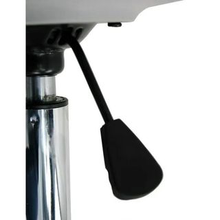 Silla de escritorio gris con ruedas