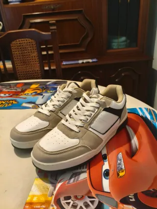 Zapatillas Lefties Beige y Blancas Talla 43