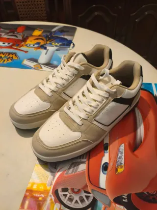 Zapatillas Lefties Beige y Blancas Talla 43