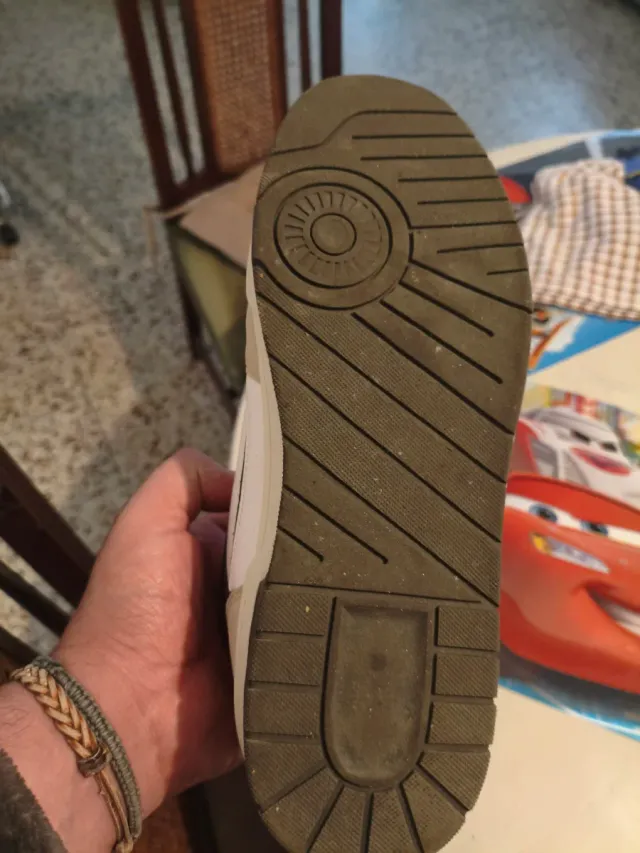 Zapatillas Lefties Beige y Blancas Talla 43