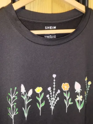 Camiseta SHEIN Oversize Negra Talla L