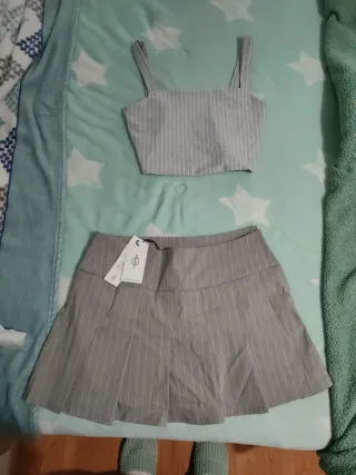 Conjunto Top y Falda Stradivarius Gris