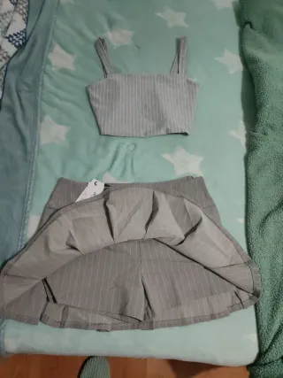Conjunto Top y Falda Stradivarius Gris