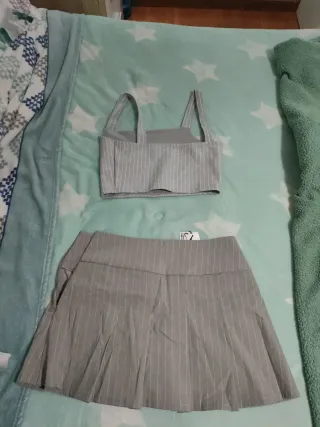 Conjunto Top y Falda Stradivarius Gris