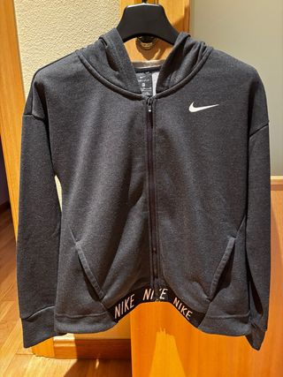 Chaqueta Nike gris con cremallera