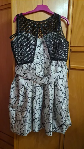 Vestido de fiesta plateado y negro