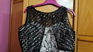 Vestido de fiesta plateado y negro