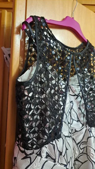 Vestido de fiesta plateado y negro