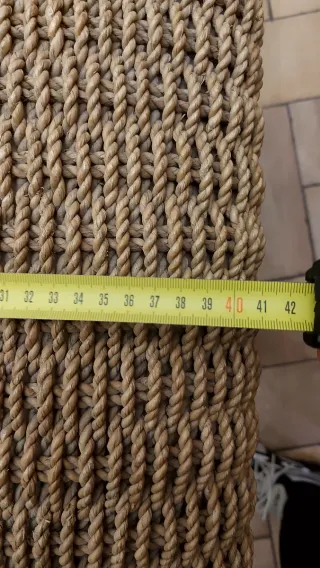 2 sgabelli in ferro con seduta in vimini