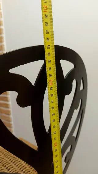 2 sgabelli in ferro con seduta in vimini