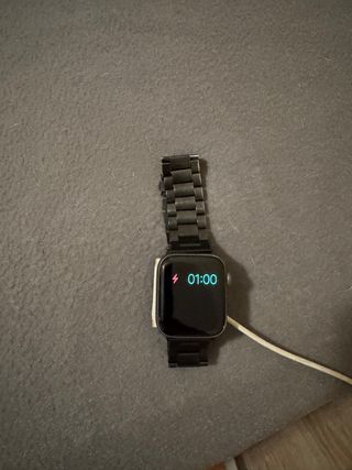 Apple Watch Series 5 44mm in alluminio