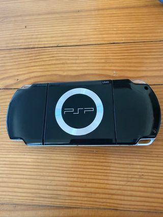 Consola PSP Sony Negra con dos juegos , tarjeta