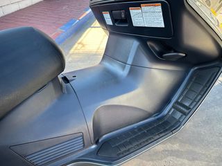 Suzuki Burgman 650 Executive Plata