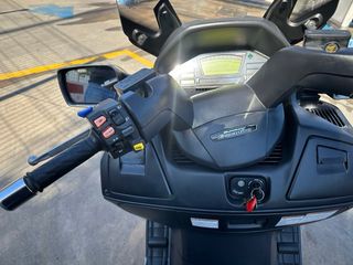 Suzuki Burgman 650 Executive Plata