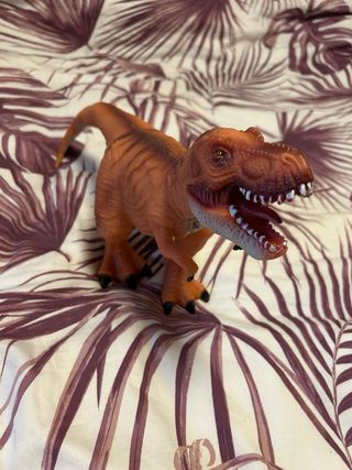 Dinosaurio de juguete con sonido