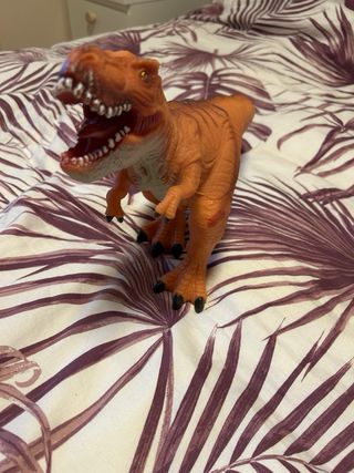 Dinosaurio de juguete con sonido