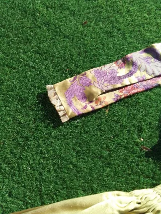 Traje regional seda oro y morado