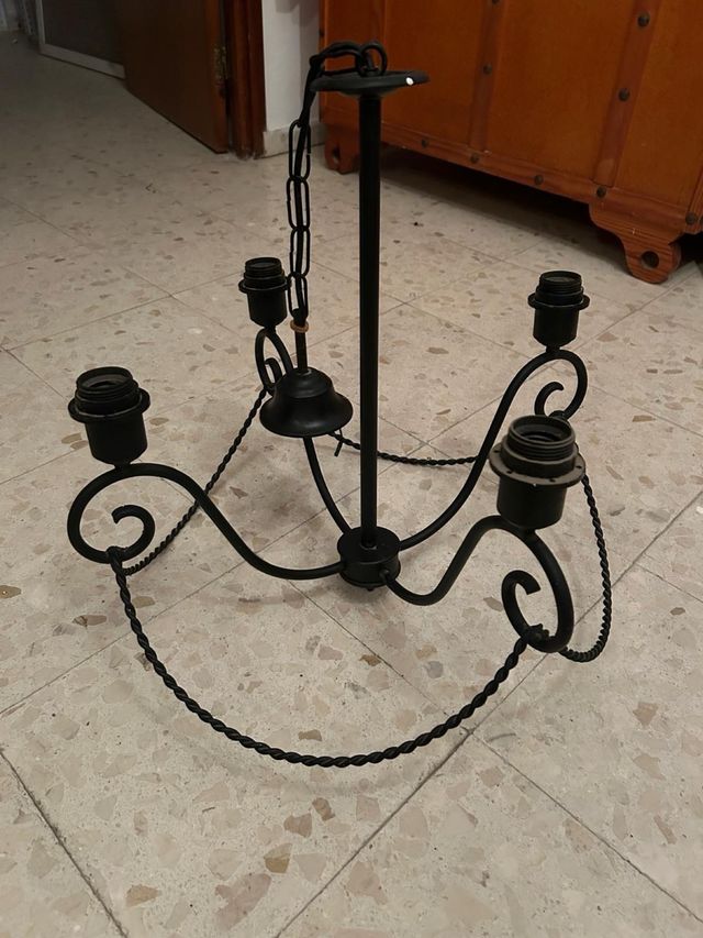 Lámpara de hierro colado negra