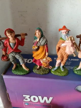 Pastori presepe 6 euro cad. -