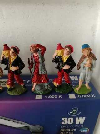 Pastori presepe 6 euro cad. -