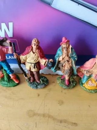 Pastori presepe 6 euro cad. -