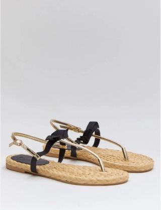 Sandalias planas doradas y negras sin estrenar