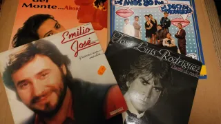 Equipo de música Sanyo retro con mueble