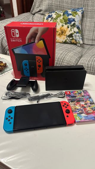Nintendo Switch OLED + Mario Kart 8 Deluxe