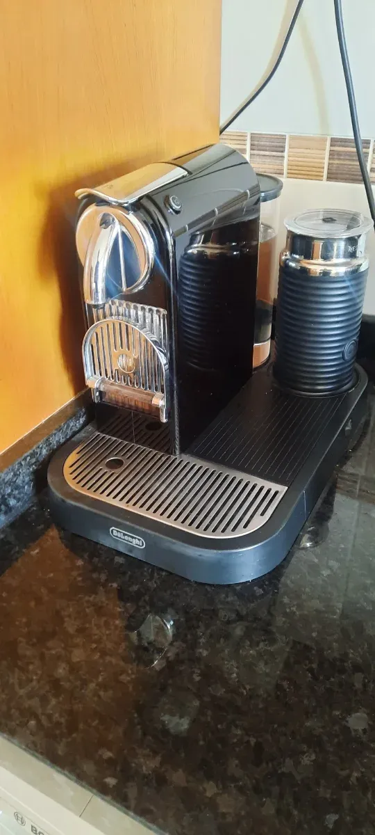 Cafetera Nespresso DeLonghi