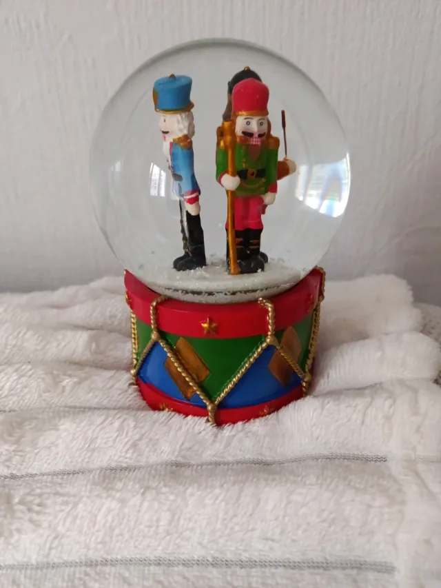 Bola Musical de Natal Quebrando Nozes