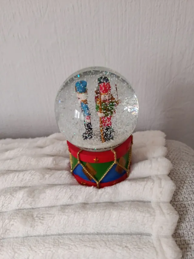 Bola Musical de Natal Quebrando Nozes