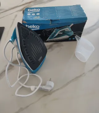 Ferro da stiro Beko 2400 W e piastra in ceramica