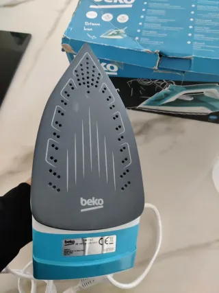 Ferro da stiro Beko 2400 W e piastra in ceramica