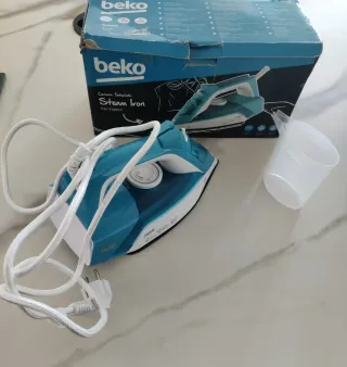 Ferro da stiro Beko 2400 W e piastra in ceramica