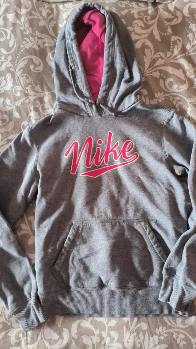 Sudadera Nike Gris con Logo Rosa